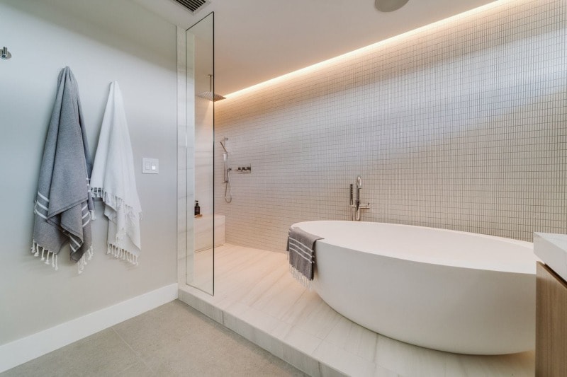 15-Oliver_modern-luxury-bath