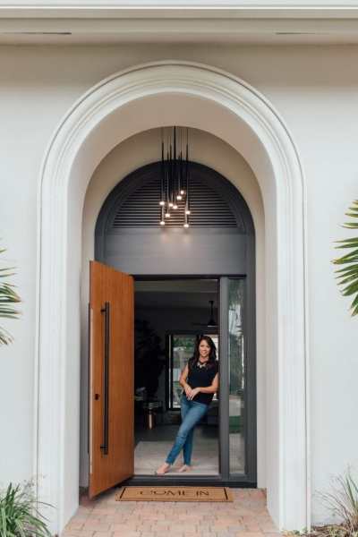 01b-modern-organic-arched-entry-door-STUDIO818