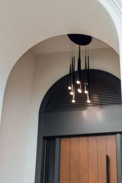 02-modern-organic-arched-entry-black-multipart-pendant