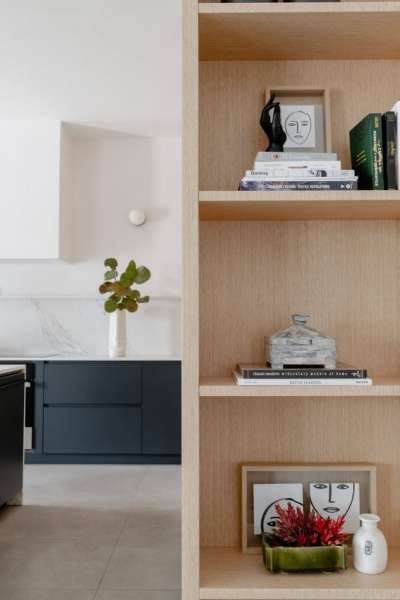 11-luxury-kitchen-natural-materials-open-shelving