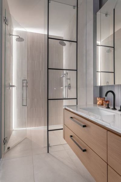 35b-modern-organic-bath-fluted-wall-tile-towel-ladder