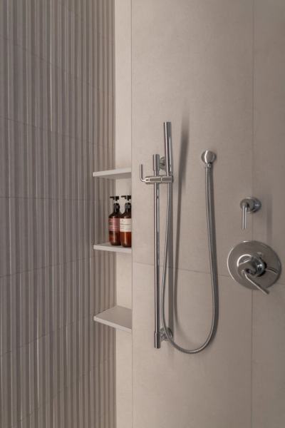 36-luxury-bath-fluted-wall-tile-hidden-niche