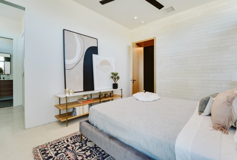 39-MidMod-mid-century-modern-guest-bedroom-03_Studio818-design