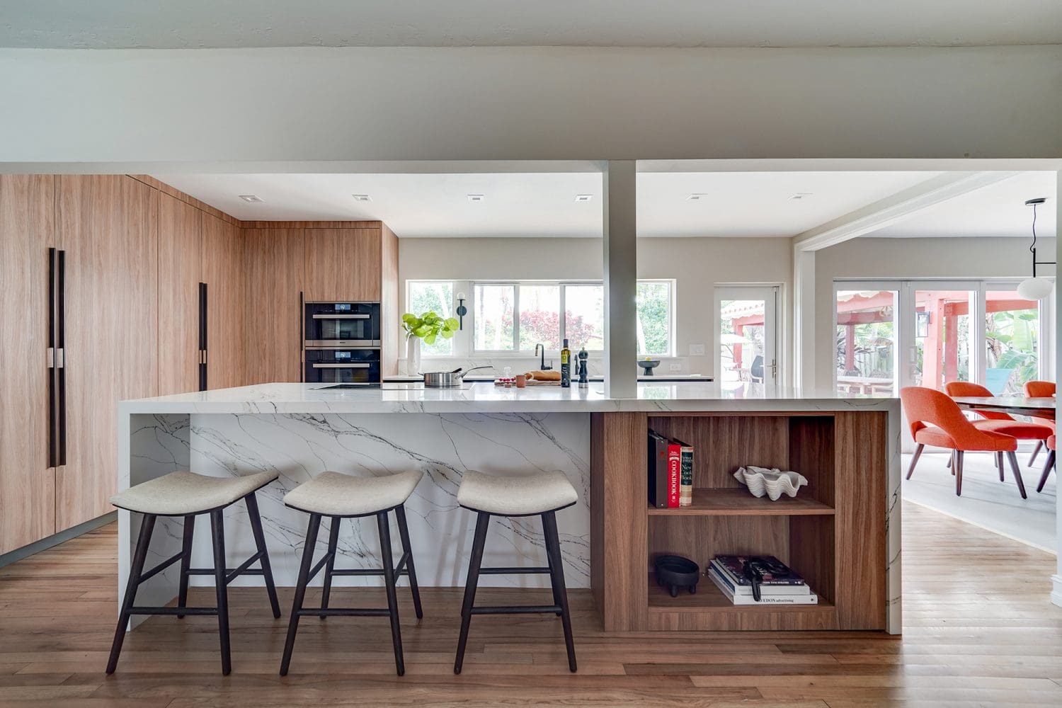 Modern luxury kitchen by STUDIO 818 interior design & build management: kitchen island view